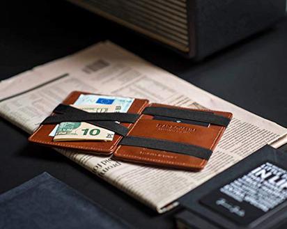 5 Best Magic Wallets For Men – Streamlined Storage For 2023