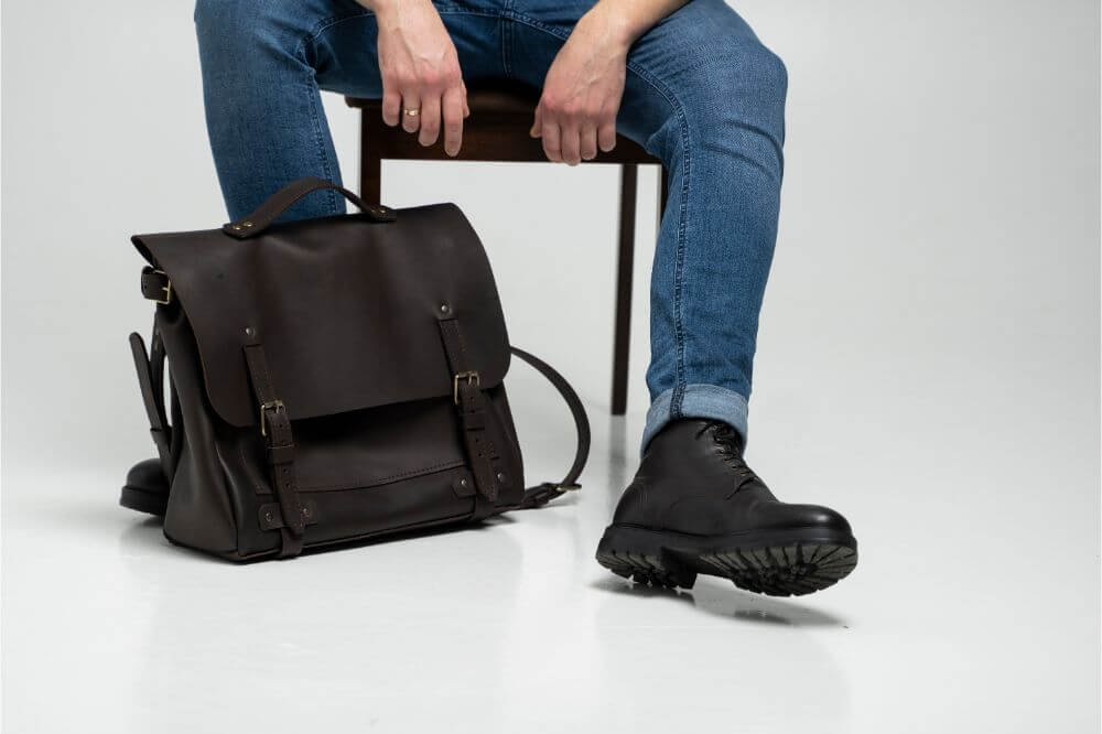 Article: Messenger Bag vs Crossbody